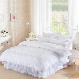 4st White Spets Princess sängkläder sängäcke Set King Queen Size Korean stil fast färg spetsbyggnad sängbock bomullslock täcker säng s247q