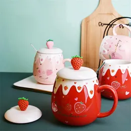 Tasses Style japonais en céramique mignon fraise tasse à café avec couvercles et cuillère créative porcelaine petit déjeuner lait avoine tasse Drinkware