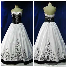 Vintage Black and White Gothic Wedding Dresses Sweetheart Lace Embroidery Full length Long Bridal Gowns Country Garden Celtic Wedd238y