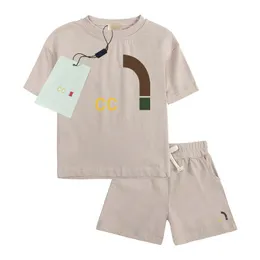 ストックデザイナーの子供の衣類セットTシャツパンツセットブランド印刷子供2枚純粋な綿服ベイイズボーイズガールファッションappareサイズ90-160