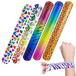 Funpa 100 Stück Armbänder Geschenke Tierdesign Muster Herzen bedruckt Handgelenkschlaufe Slap Bands Partygeschenke2897