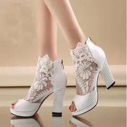 Nova Moda Peep Toe Botas de Casamento de Verão Sexy Renda Branca Baile de Formatura Sapatos de Festa à Noite Sapatos de Salto Alto para Noiva Sapatos de Vestido Formal 296C
