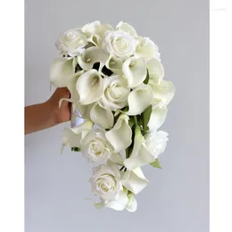 Hochzeitsblumen Ankunft Elfenbeinrose mit Calla-Lilien-Wasserfall-Blumenstrauß Hand halten Brautaccessoires kaskadierend für die