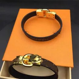Design smycken 316l rostfritt stål smycken kärlekslås V -armband armband verkliga läderarmband för kvinnor män smycken260d