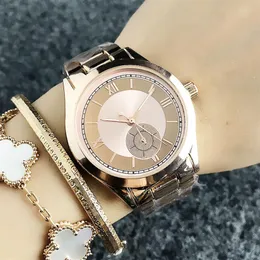 Quarz-Armbanduhr der Marke FOSS für Damen und Mädchen mit kleinem Zifferblatt aus Metall und Stahlband FO8302309v