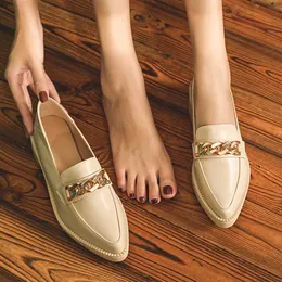 Scarpe eleganti British Metal catena punta a punta scarpe oxford donna 2021 appartamenti tacchi spessi mocassini preppy ragazze piccole scarpe in pelle donna bullock L230721