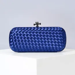 Kvällspåsar handvävd väska kvinnor lyx konstgjord siden crossbody clutch purse party bankett klänning handväska lady gåva 230720