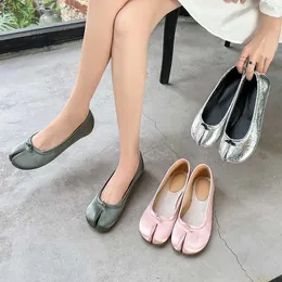 Dress Shoes glitter silver tabi ninja flat shoes woman bowtie ballet flats split toe pink silk moccasins shallow mouth loafers for women L230721