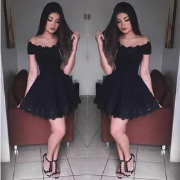 Ultimi disegni Abitino nero con spalle scoperte Abiti da cocktail Appliques in pizzo A-line Short Homecoming Graduation Dress Party 296G