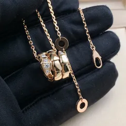 Anpassade guld Snake Chains Love Halsband Designer Rose Gold Plated Wholesale Jewelry Anniversary Gift Unisex Rostfritt stål FADE Gold Necklace Luxury