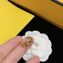 Designers Luxurys Anello da dito Lettera di alta qualità stampata con diamanti Fedi nuziali in oro per le donne Fidanzamento da uomo Perla Moda Clas204a