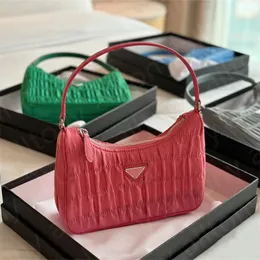 Borsa in nylon di design classico Donna Luxurys Borsa a tracolla a tracolla Petto Tela nera Zippe Cinture Catene Portafogli Borsa a mano Hobo con scatola