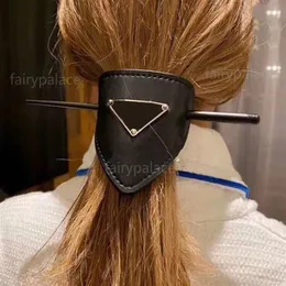 2021 Toppkvalitet Retro HorsetAil Hairnpins Hår Hoop Letter Hårband Kvinnor Huvudband Fashion SMYCHRY Hårtillbehör Turban Headwr287h