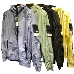 Chaquetas de bolsillo de diseñador Chaqueta de piedra Cremallera de manga larga Insignias Hombres de la compañía Abrigo informal Cazadora bordada Camisas para hombre Movimiento actual 658ess