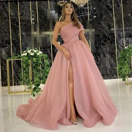 2021 Dusty Pink Elegant Evening Formal Dresses With Dubai Formella klänningar Party Prom Dress Arabic Middle East One Shoulder High Split252r