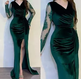 Elegante Langarm Mermaid Spitzenabendkleider mit Schlitz V-Ausschnitt Samt bodenlange kleine Zug Reißverschluss Abendkleider formelles Partykleid für Frauen