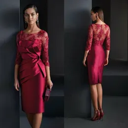 Elegante Bainha Curta Vestidos para Mãe da Noiva Rendas de Cetim Aplicadas na Comprimento do Joelho Vestido de Convidado de Casamento 3 4 Manga Formal Prom Eveni244B