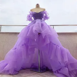 2021 Juniors High Low Sweep Train Prom -klänningar Arabiska lavendel ruffles från axel Organza Evening Gown Women Party Dress for236V