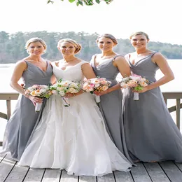 Summer Modern Silver Grey Mante Bridesmaid Dress V Neck Chiffon veck draperade enkla långa bröllopsfestklänningar skräddarsydda mode213e