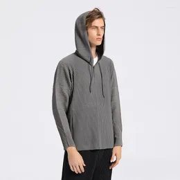 Felpe con cappuccio da uomo Miyake Pieghe Maglione Estate Autunno 2023 Casual Allentato Con Cappuccio A Maniche Lunghe Top Tessuto A Pieghe Trendy