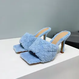 Scarpe da donna Tacchi firmati Padded Mule Ciabatte in tessuto spugnoso trapuntato di alta qualità Sandali con punta quadrata tacco alto diapositive di lusso sandalo famose pantofole firmate sandalo