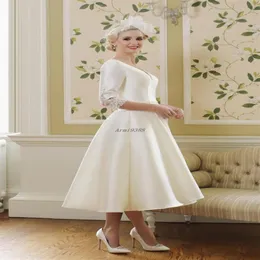 2020 Krótkie suknie ślubne Długość herbaty Satyna V szyja koronki z tyłu sukien ślubnych z 3 4 długimi rękawami Vintage lat 60. XX wieku G2619