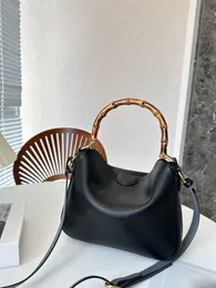 2023 Ny modehandväska Luxury Designer Bag Elegant Fresh Bamboo Joint Bag Söt matchande Elegant Retro One Shoulder Crossbody Bag