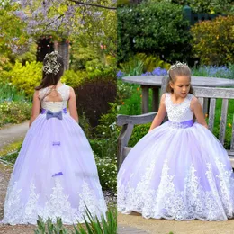 Ny Lavender Lilac Princess Flower Girls Dresses Jewel Lace Applicies Pärled Tulle ärmlös golvlängd Birthday Child Pag2245