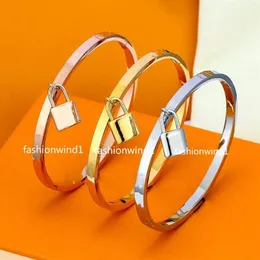 Love Bangles Feminino Titânio Escultura em Aço Pulseiras Ouro Prata Rosa Unhas Jóias Tamanho 17# Geral Feminino com caixa 294k