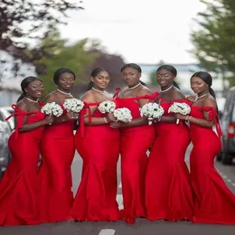 Red African Black Girl Bridesmaid Dresses Mermaid Sexy Off the Axel Sleeveless golvlängd Satin Plus Size Dress For Wed 219i