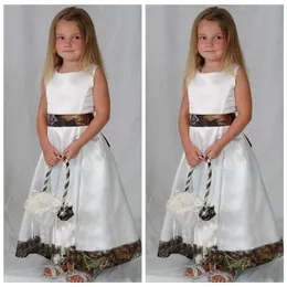 Weiß mit Camo Blumenmädchenkleider für Landhochzeit Flügelärmel Juwel Kleine Mädchen Partykleid für besondere Anlässe Kleid Gown269y