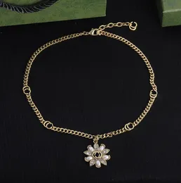 Designer Sun Flower Pendant Necklaces Women Diamond Floral Interlocking Letters Necklace Chain For Women Lady Wedding Party Jewelry