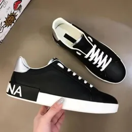 Brand Luxury Casual Shoes Designer Letter Men Sapatos de alta qualidade Moda e calf confortável Couro respirável Low Top Outdoor Sports Sapatos de caminhada