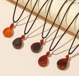 Red Agate Natural Stone Pendant Flat Water Drop Charms Halsband för kvinnor Män repkedjiga smycken gåva