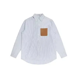 Camicie casual da uomo di qualità Nuova camicia con etichetta in pelle di Luo Yiwei Camicia di lusso leggera a righe velenose da uomo e da donna di alta qualità