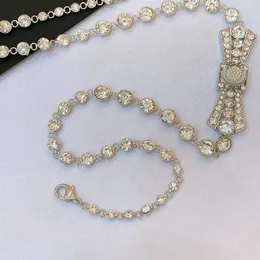 الكلاسيكية الجديدة Crystal Bowknot سلسلة الخصر الرفيعة الشهيرة اسم العلامة التجارية حزام نسائي ملحقات سحر AAA Zircon Pearl Weistband Female Round Diamond Belts