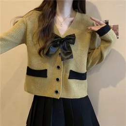 Suéter tipo cárdigan de punto corto con diseño de temperamento y cuello en V para mujer primavera 2023