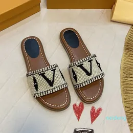 Designer Women Flat Sandals Fashion Slippers Embroidery Flip Flops Letters Outdoor Anti Skid Beach Shoes