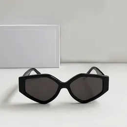 40229 Sonnenbrille mit geometrischer Form, schwarze dunkelgraue Gläser für Damen, Sommerfarben, Sonnenbrillen, UV-Schutz, Brillen mit Box