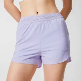 Shorts femininos esportivos femininos de verão com design antirreflexo Shorts de corrida esportivos casuais respiráveis e que absorvem o suor