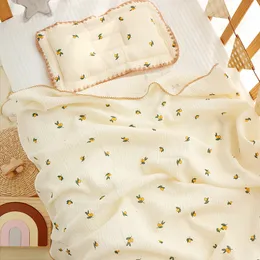 Koce Swocie Born Baby Plain Summer Bincet Swaddle Bedding Bawełny koc i poduszka kreskówka drukująca dziecięce okładki na drzemkę dziecięce zapasy 230720