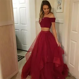 2020 Abiti da ballo in due pezzi rosso scuro affascinante Scollo a barchetta Manica corta A-Line Tulle Abiti da sera lunghi sexy Abito da festa economico Donna 201G