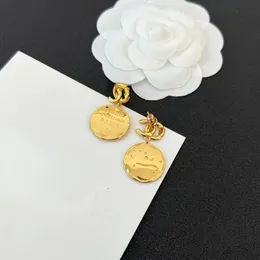 C Letters Luxury Designer Studörhängen för kvinnor 18K Gold Vintage Copper Elegant ol Brand Jewelry Earring Earings Ear Rings Gift With Box Packing