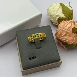 Designer Gold Cluster Rings for Men Women Diamond Band Ring Classic Bague Fashion Jewelry Luxury Jewlery V Rhinestone Par Rings Cyd237256
