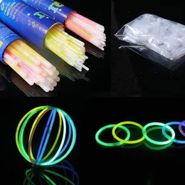 LED Light Sticks 50st 20 cm färgglada lysande glöd glödpinnar diy armband halsband för fest props halloween vandring dekor nyhet leksaker 230724
