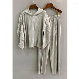 Erkeklerin izleri Miyake Plealed Sets Kore tarzı yaz mizaçları Lady Arrivals için Sıradan Renk Zarif Hoddie ve Pantolon