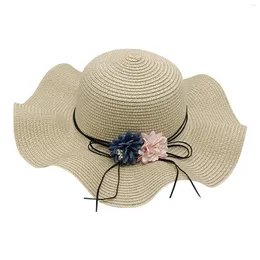 ベレー帽の通気可能な広い縁の女性のためのストロー太陽の帽子 - 折りたたみ可能なフランジングデザイン保護キャップアウトドアトラベルとビーチホリデー