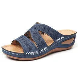 Coole Hausschuhe für Frauen mit schrägen Absätzen und dicken Fischschnabelsohlen, große Schuhe, mehrfarbig bestickte Sandalen, Damen- und Mädchen-Sandalen, kostenloser Versand in Schwarz