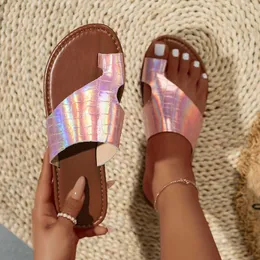 Pantofole New Flip-toe shinning pantofole da donna colorate piatte pantofole femminili abbigliamento esterno pantofole da spiaggia scarpe per donna taglie forti 36-43 L230725