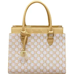 Light Luxury Brand Bag Designer Bag Women's Bag 2023 New Old Flower Niche Design With Pendant Tote Bag Fashion Crossbody Handheld